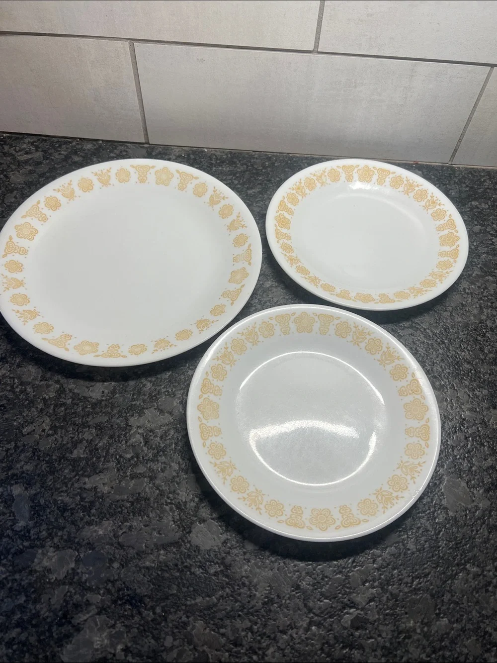 Corelle set of 3 Plates 1 Dinner and 2 Salad or Bread plate.